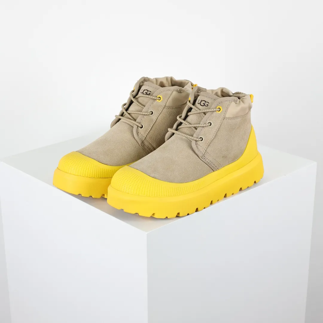 Copy price 💰700 Core recommendation Good price It is a very suitable choice for home furnishings. In recent years, uug has launched a series of styles, which are partial to the preferences of young consumers and have also moved to the forefront of fashion trends. Shoe body material: water-repellent coated suede upper, 17mm UGGPURE™ implantable wool insole, lightweight non-slip and comfortable rubber outsole, with brand LOGO and trademark, with full packaging. Size: 35 36 37 38 39 40 41 42 43 44 45